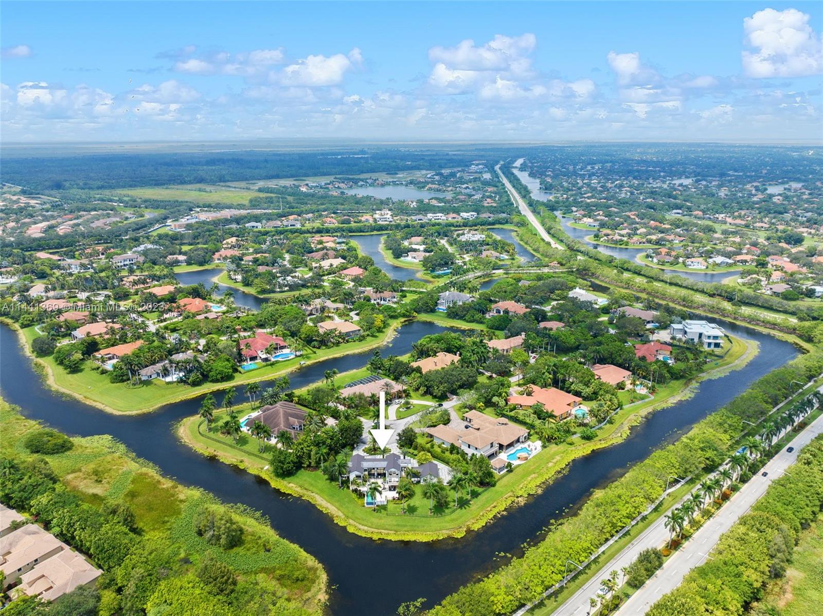 WINDMILL LAKE ESTATE - Residential