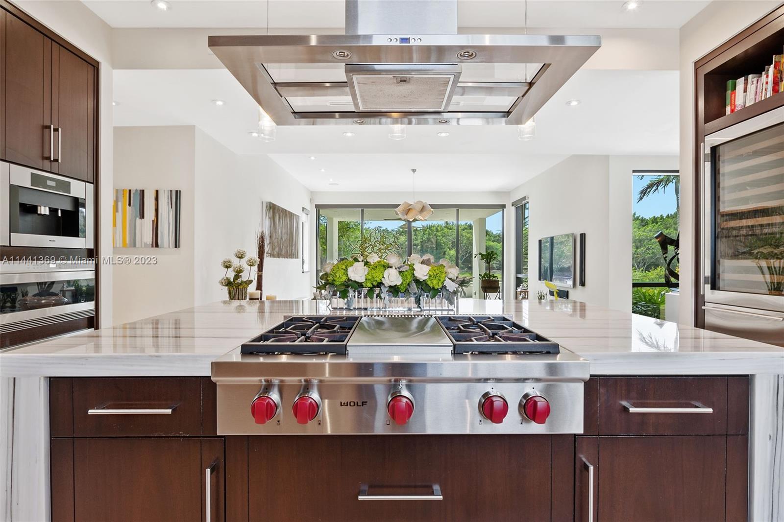 WINDMILL LAKE ESTATE - Residential