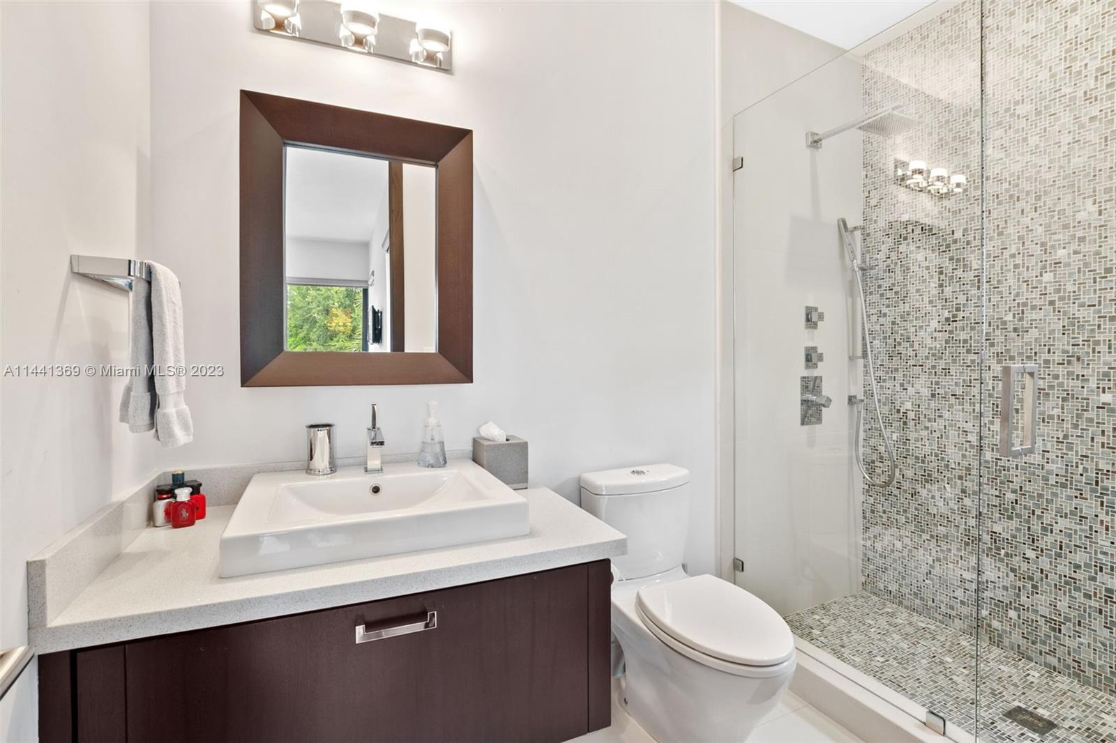 WINDMILL LAKE ESTATE - Residential