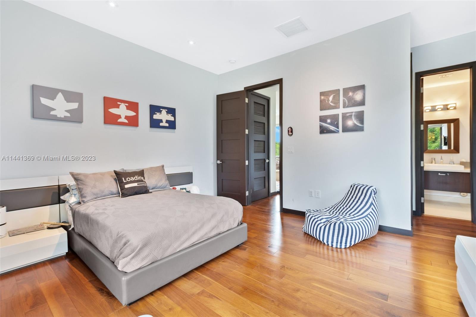 WINDMILL LAKE ESTATE - Residential