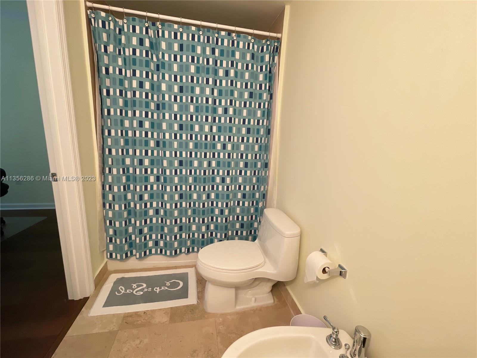 LOFTS AT MAYFAIR CONDO - Residential Lease