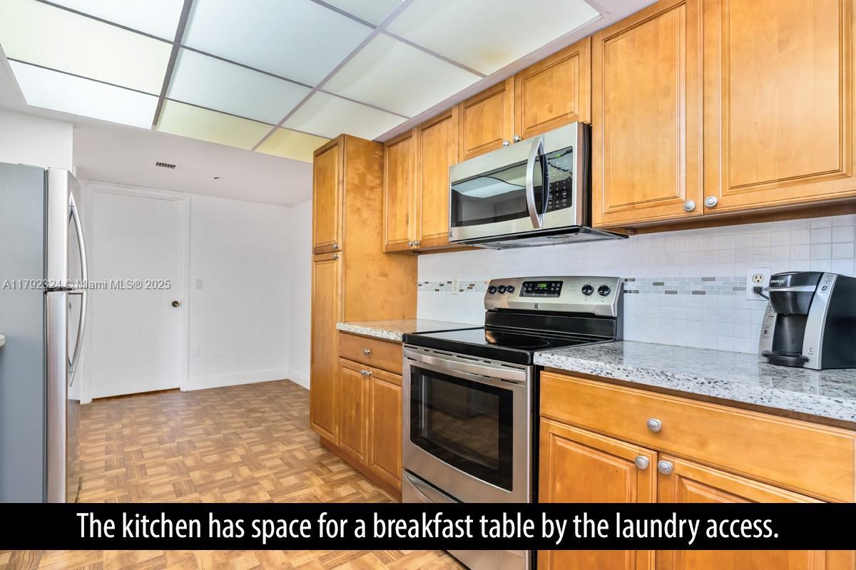 LAVERS RESORT & RACQUET - Residential Lease