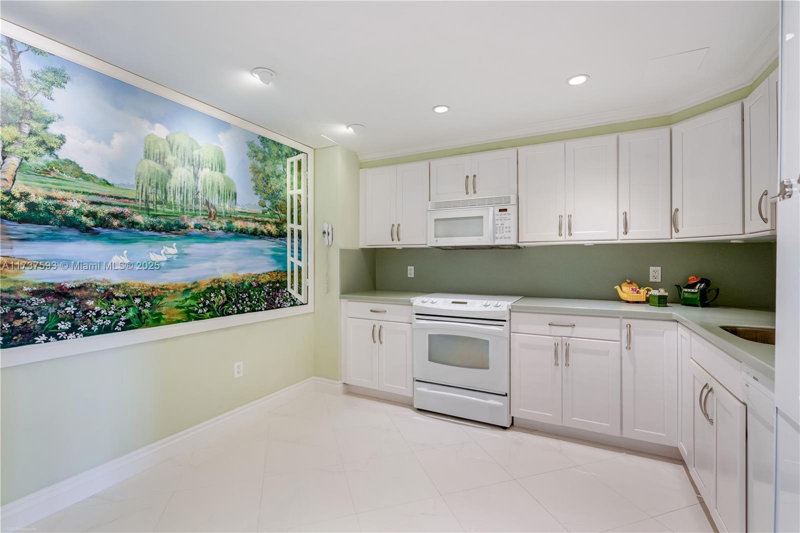 Rental Property at 9801 Collins Ave 7M, Bal Harbour, Miami-Dade County, Florida - Bedrooms: 2 
Bathrooms: 2  - $5,000 MO.