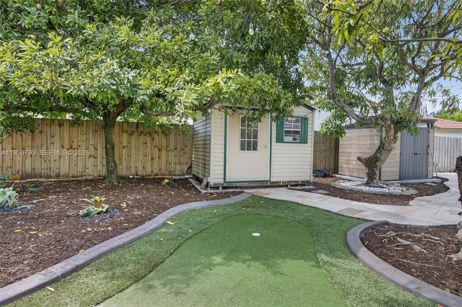 THE MANSIONS - Residential