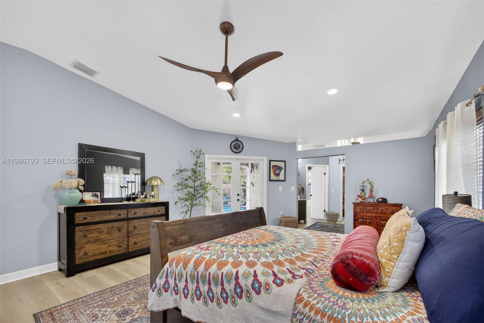 THE MANSIONS - Residential