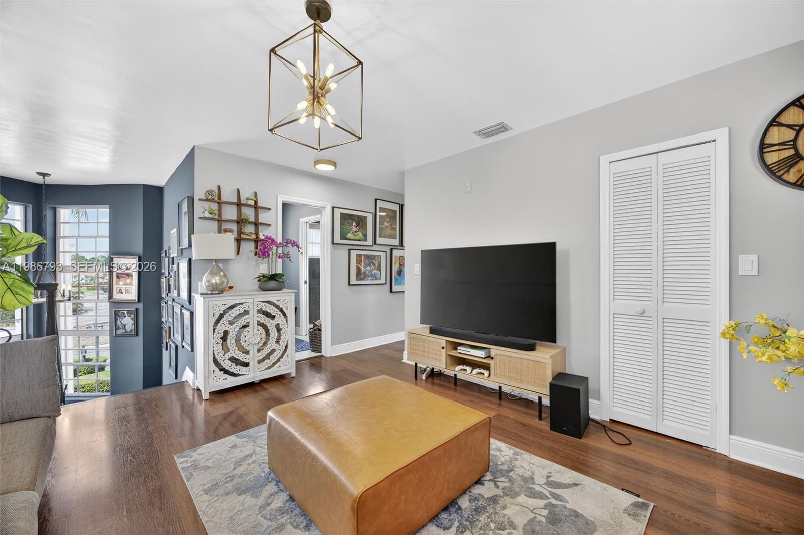 THE MANSIONS - Residential