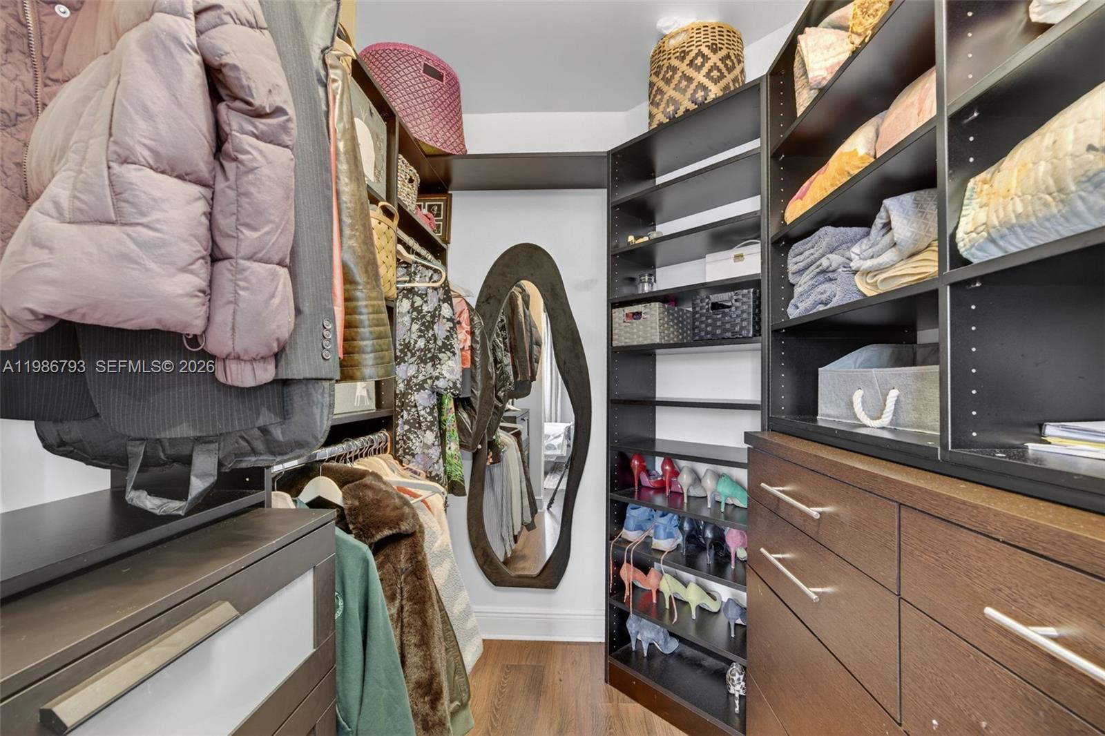 THE MANSIONS - Residential