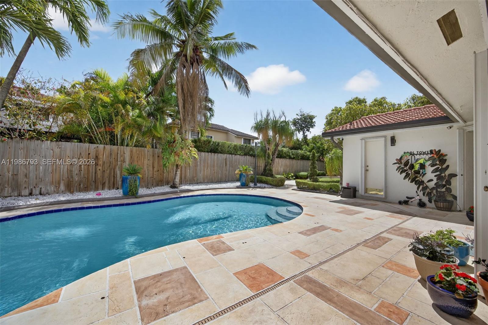 THE MANSIONS - Residential