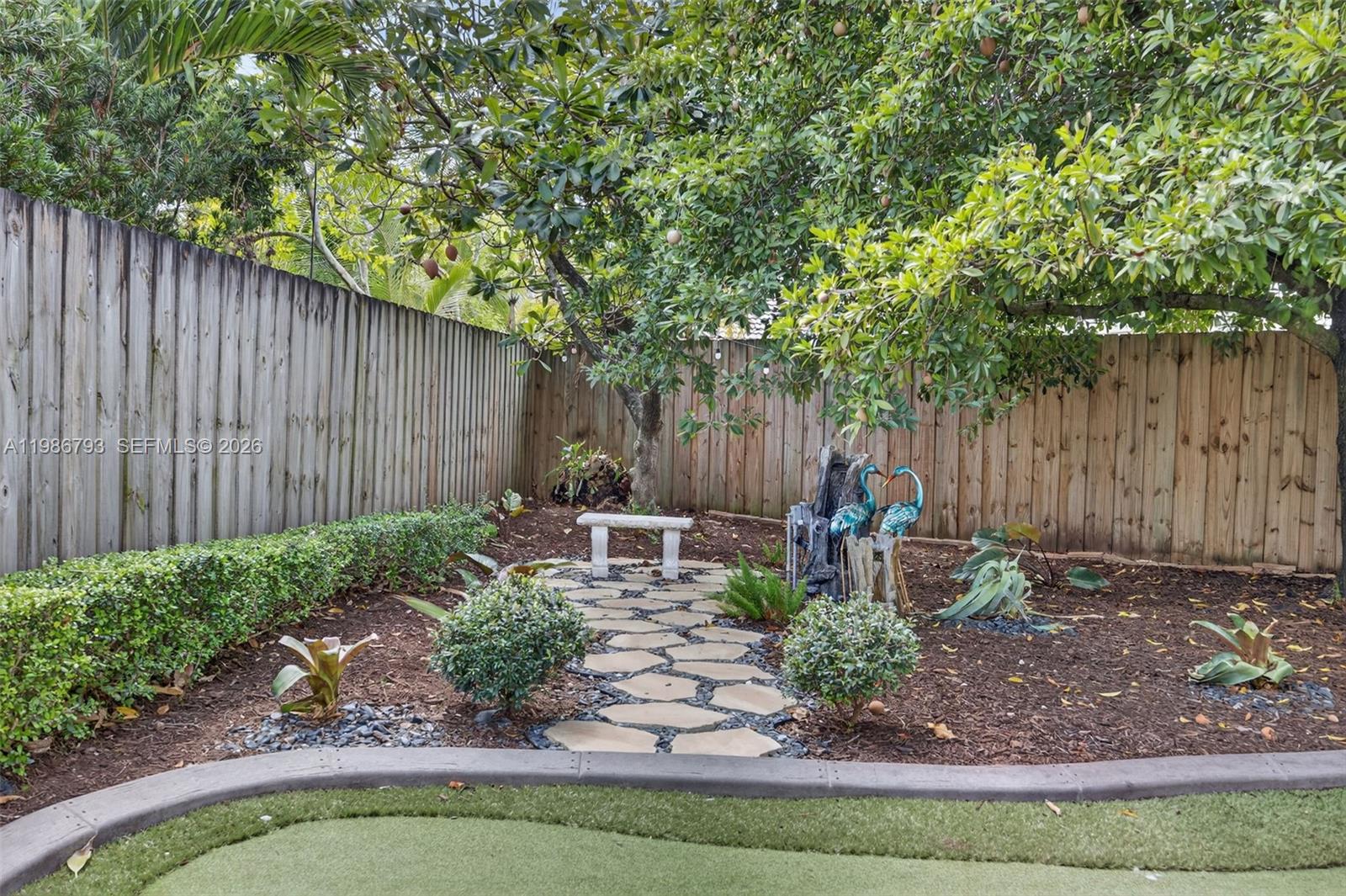 THE MANSIONS - Residential