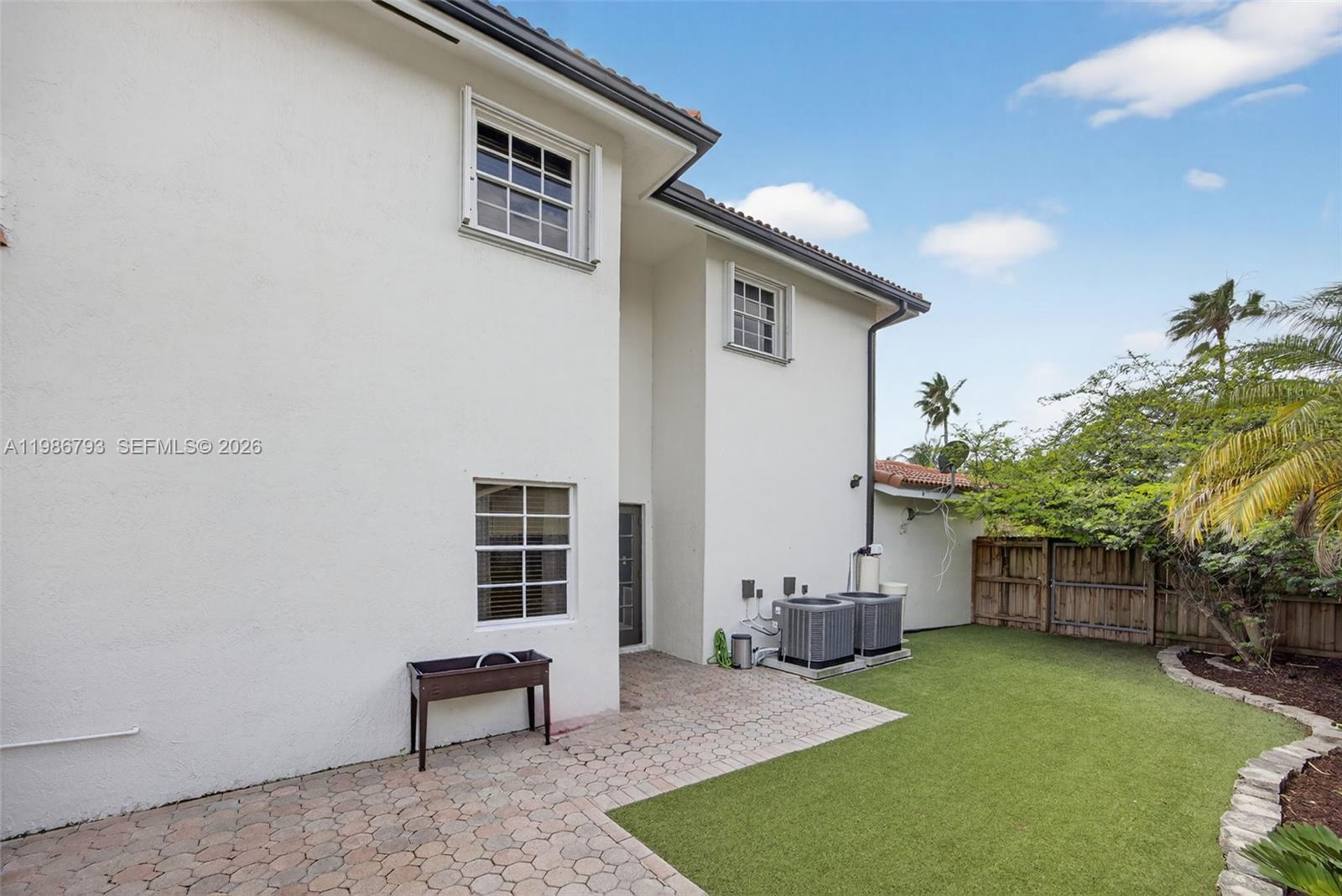 THE MANSIONS - Residential