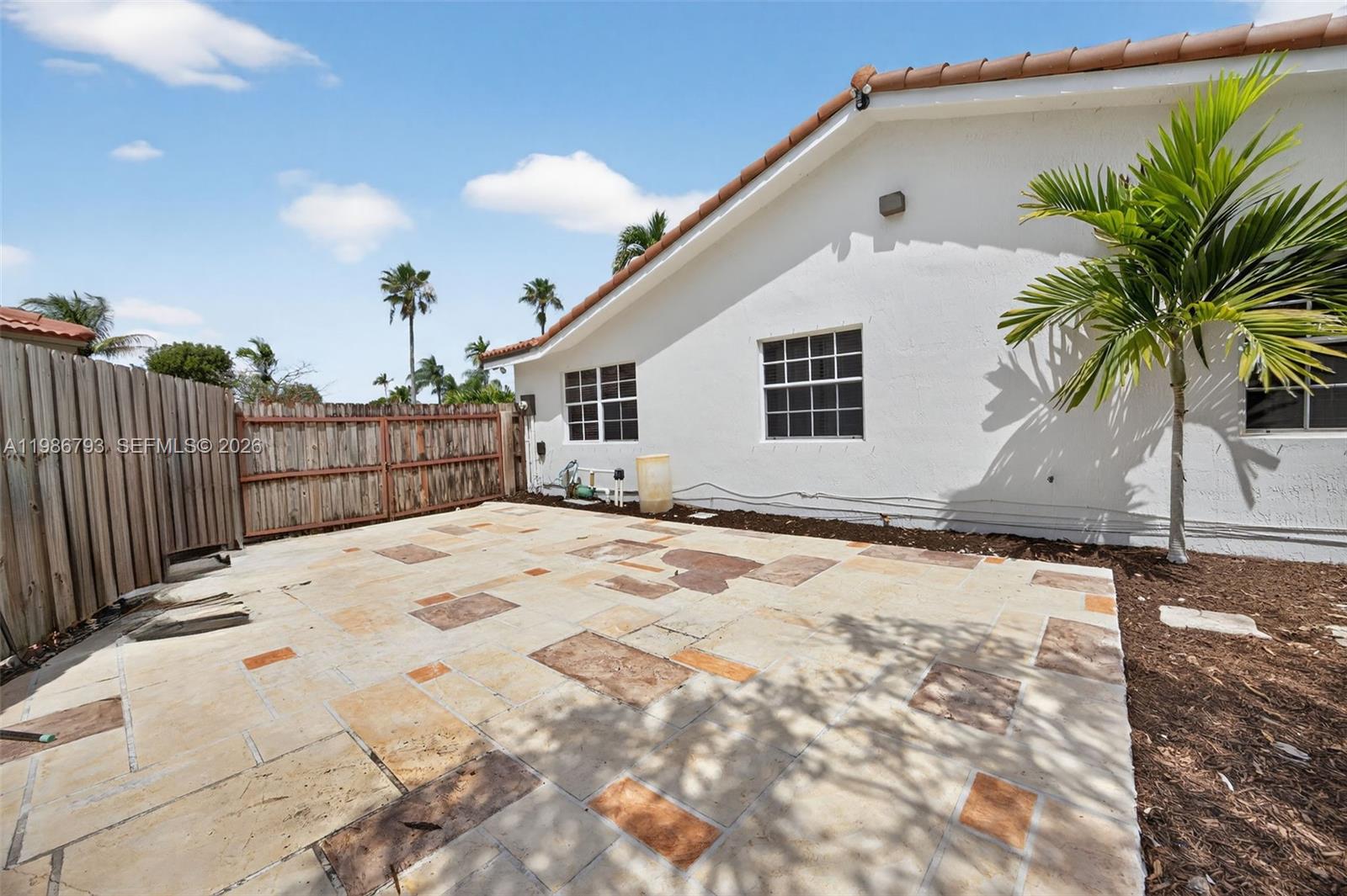 THE MANSIONS - Residential