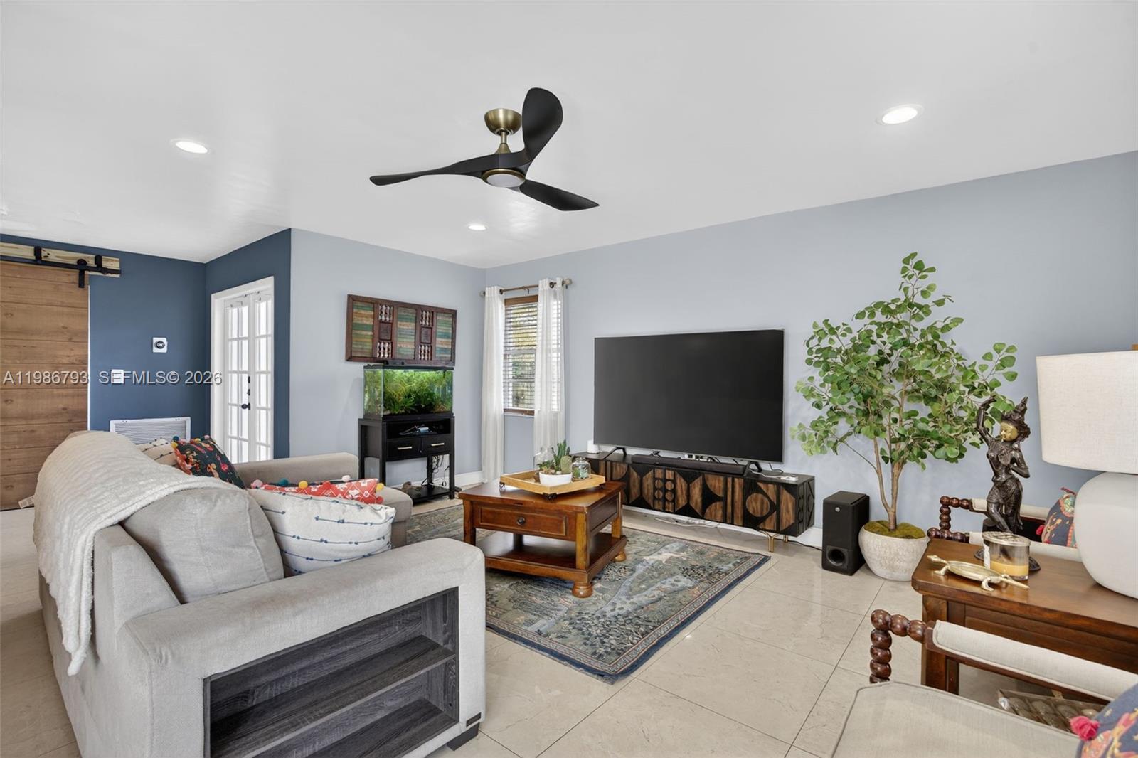 THE MANSIONS - Residential