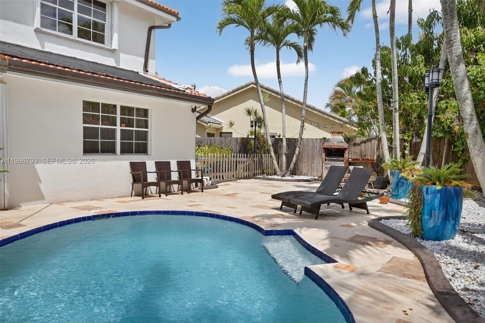 THE MANSIONS - Residential