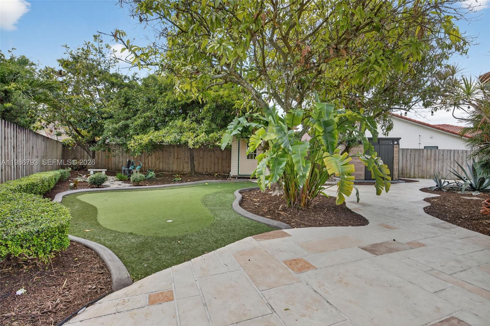 THE MANSIONS - Residential