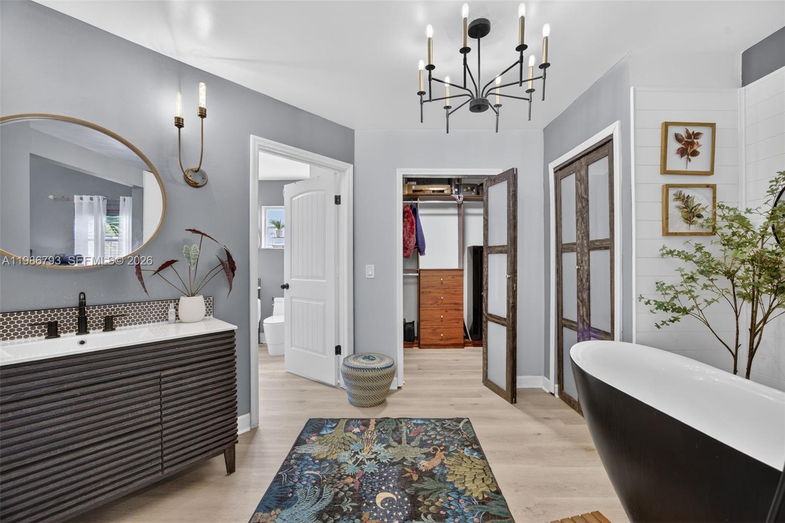 THE MANSIONS - Residential