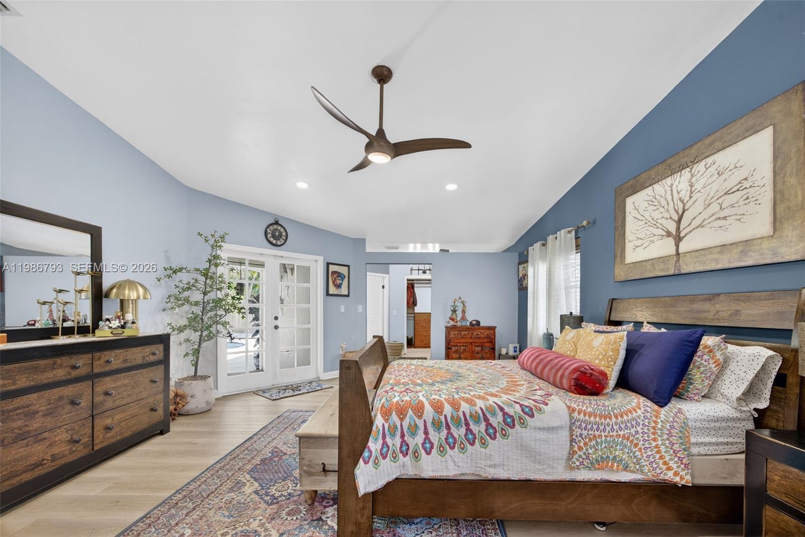 THE MANSIONS - Residential