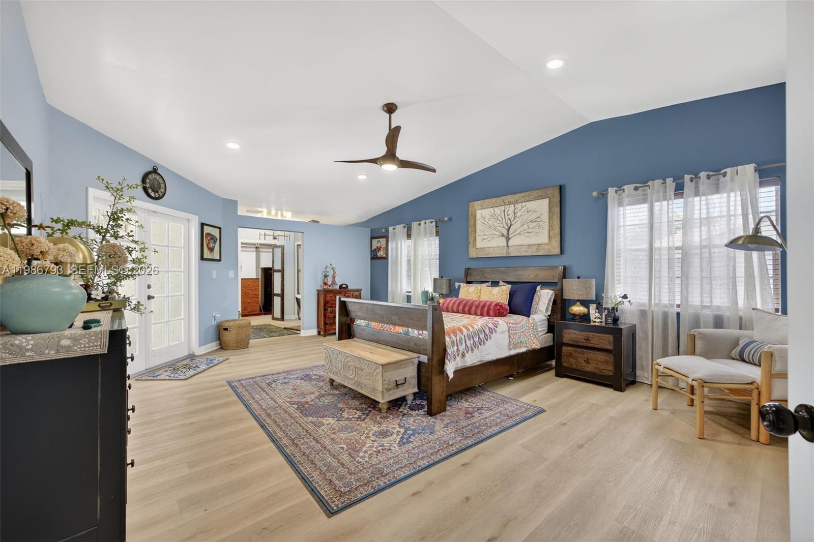 THE MANSIONS - Residential