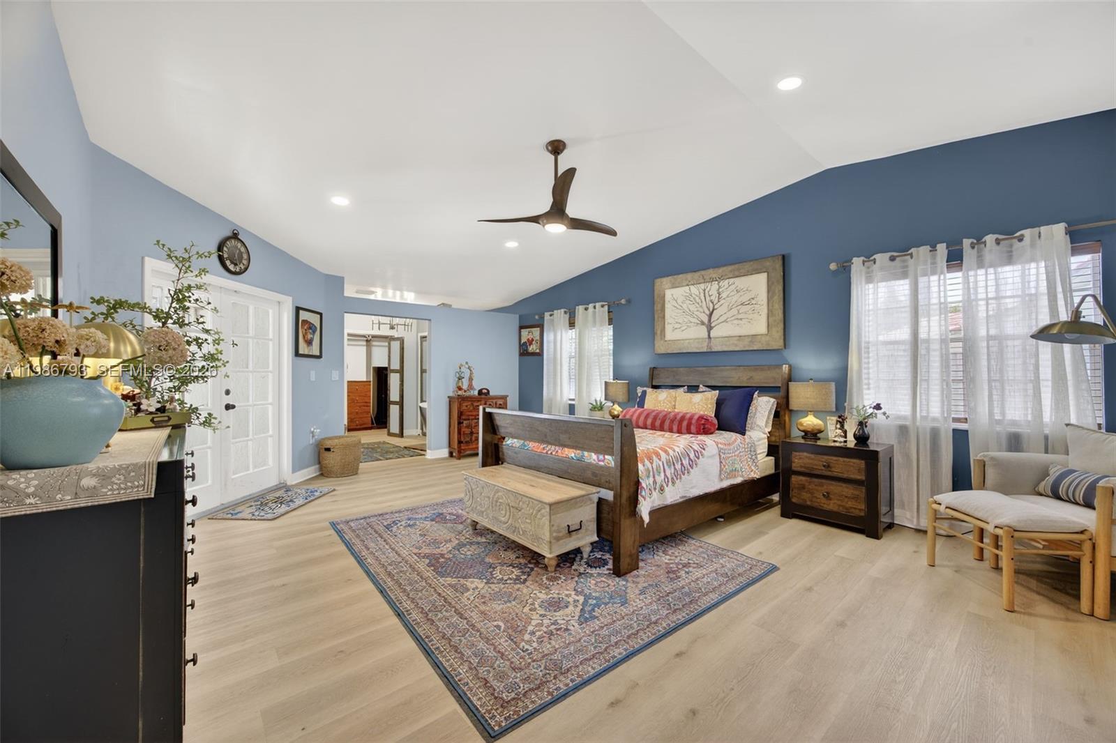 THE MANSIONS - Residential