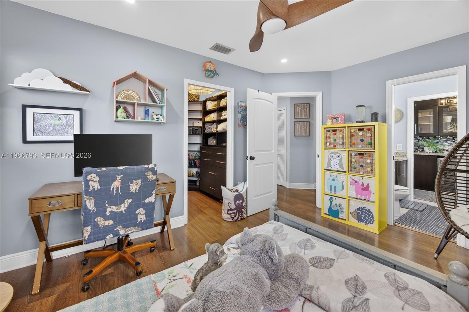 THE MANSIONS - Residential