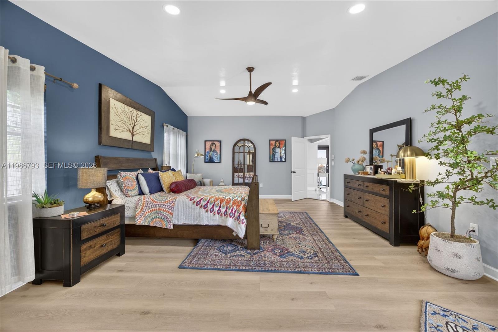 THE MANSIONS - Residential