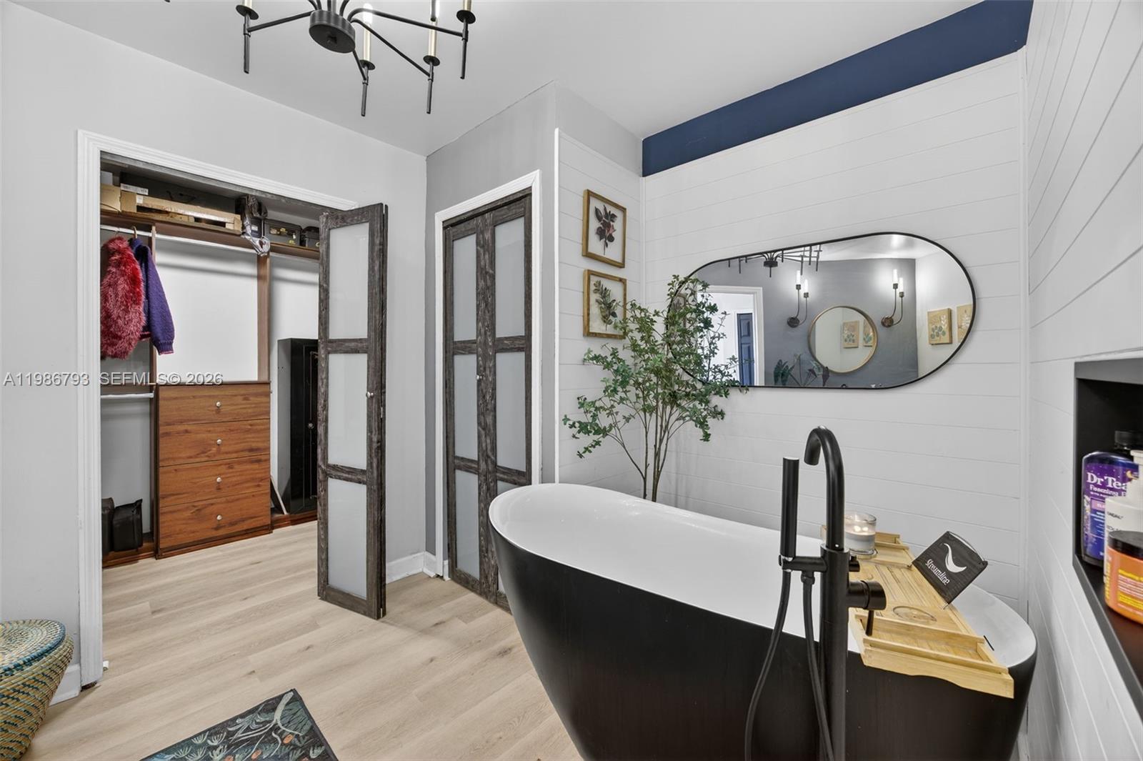 THE MANSIONS - Residential