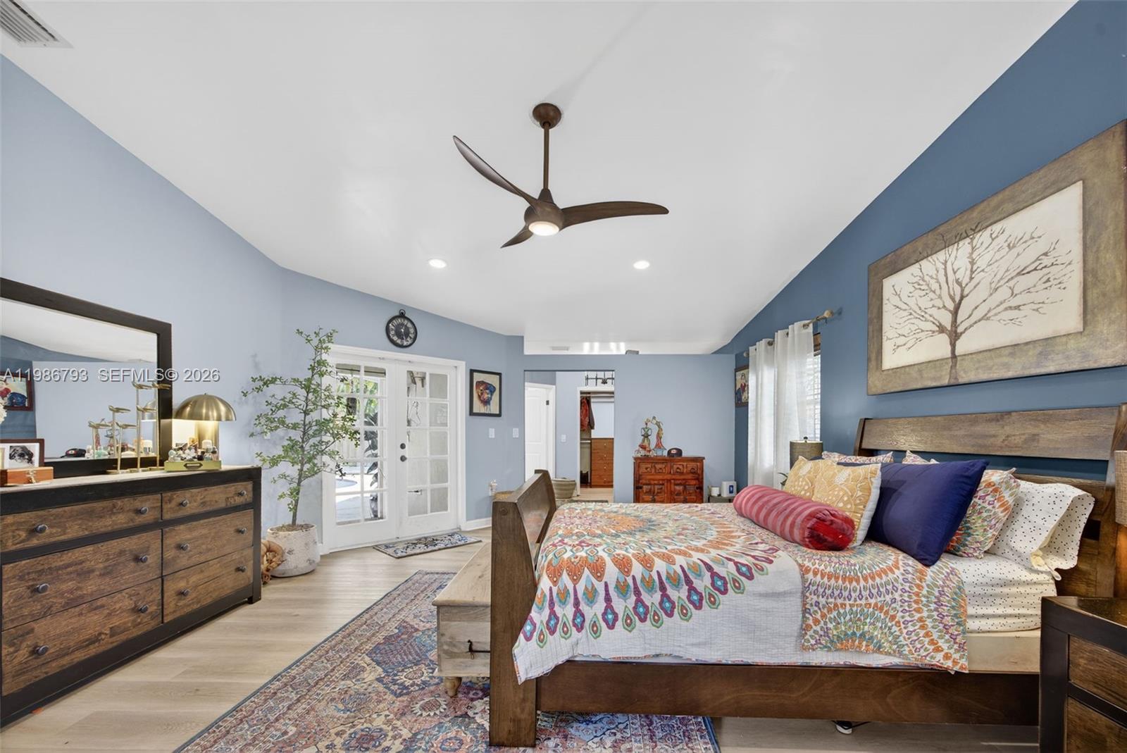 THE MANSIONS - Residential