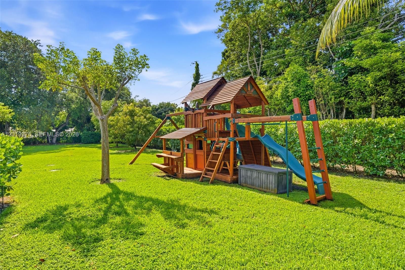 PALMETTO COURT - Residential