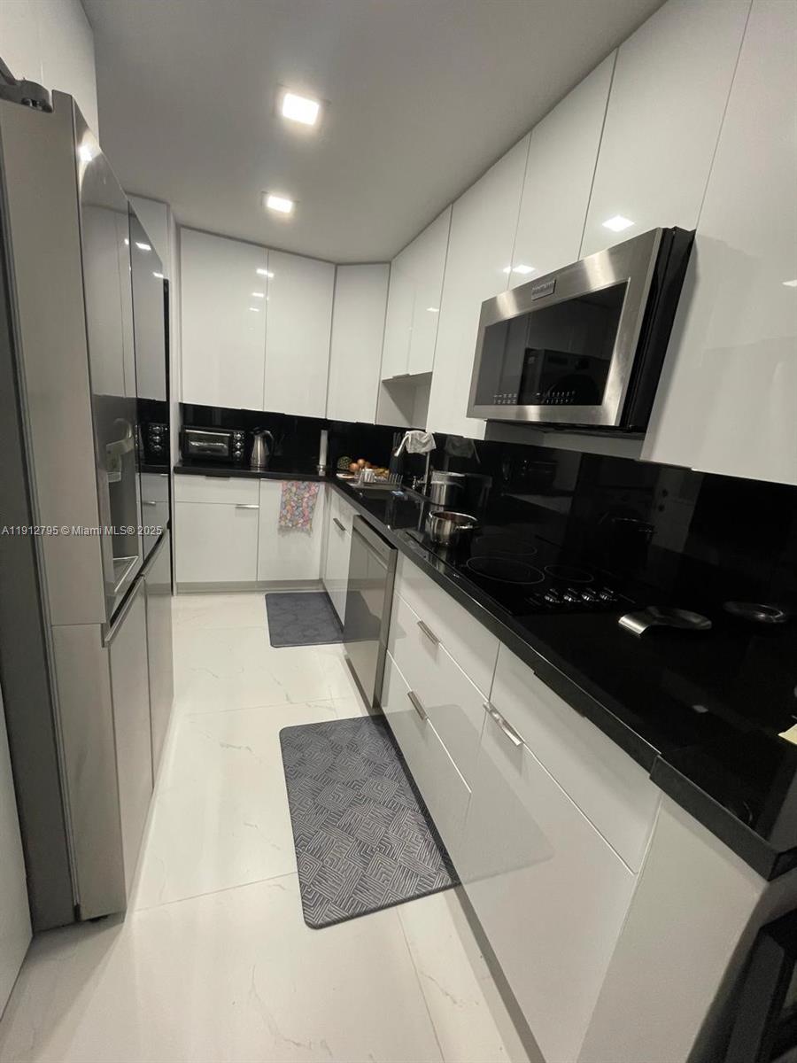 BISCAYA IV CONDO - Residential