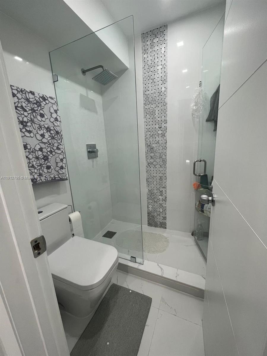 BISCAYA IV CONDO - Residential