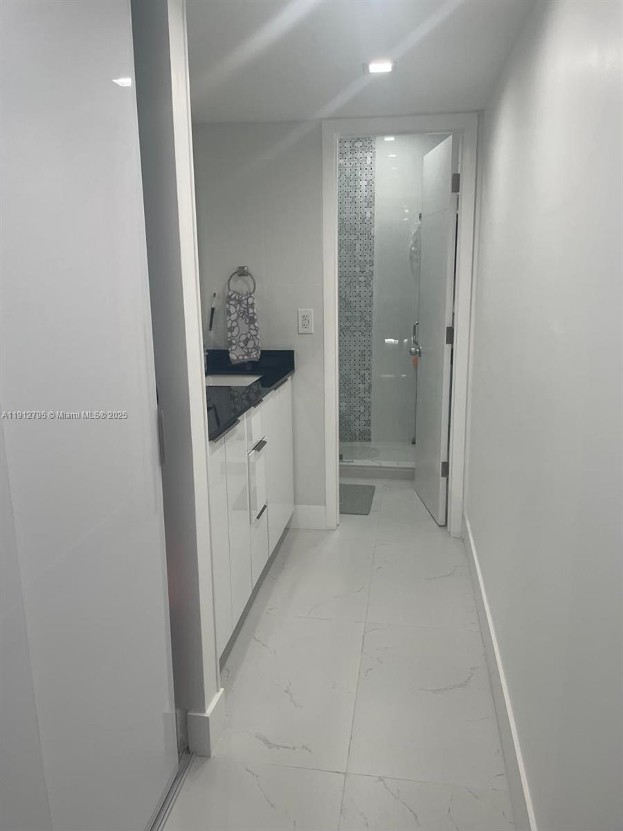 BISCAYA IV CONDO - Residential