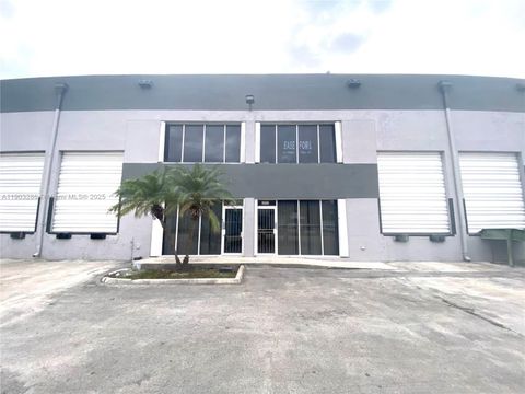 8202 NW 70th St 6994 Medley FL 33195