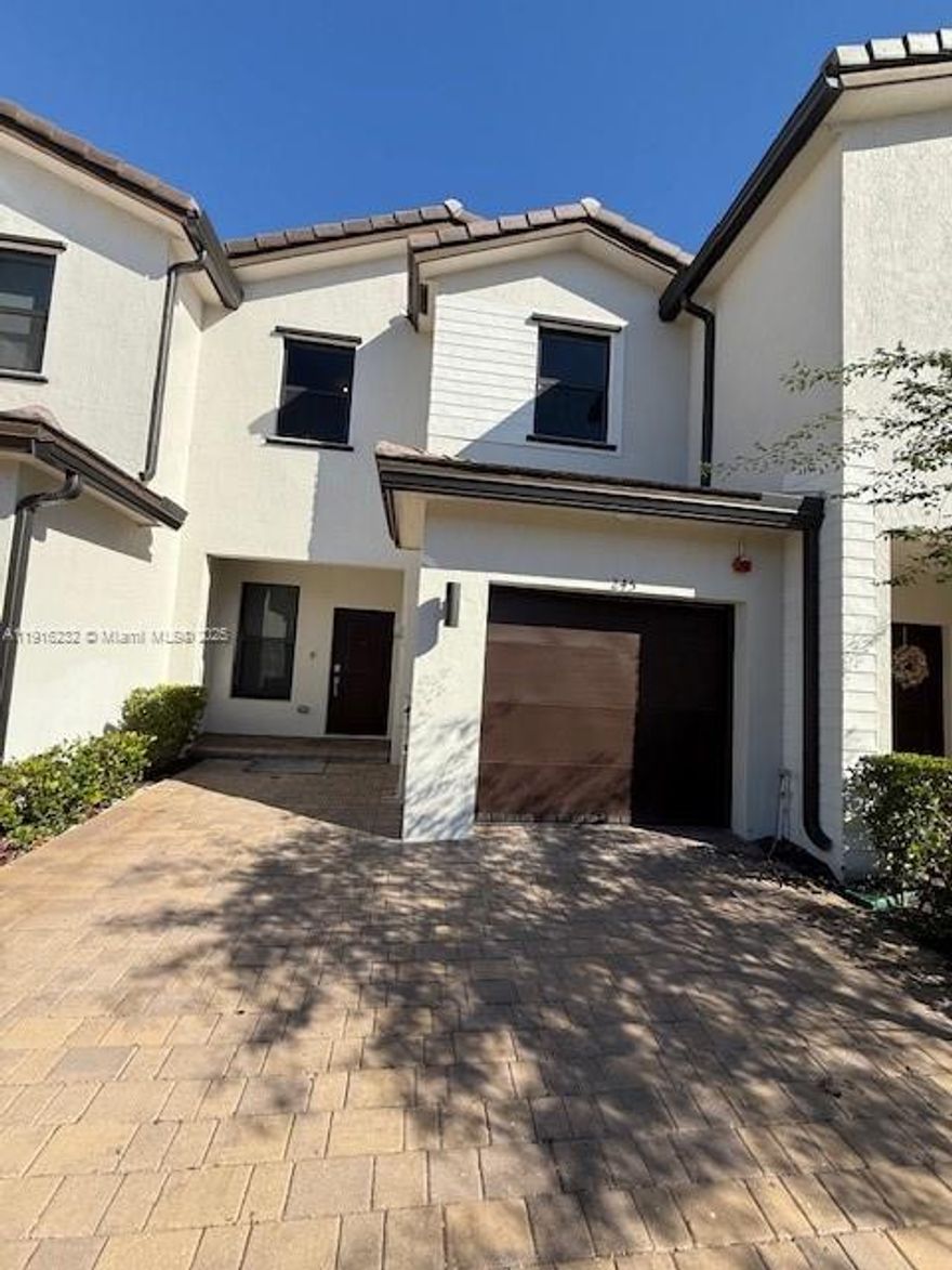 Completely New townhouse located in Sunset Pines at Pembroke Pines. 3 Beds, 2.5 Baths. Ceramic on the first floor, Vinyl on Second Floor. Modern kitchen with stainless steel appliances. Great location in the Pembroke Pines. Great Schools, Close to Restaurants, entertainment and shopping (Costco, Publix, TJ Maxx, Ross, Burlington)