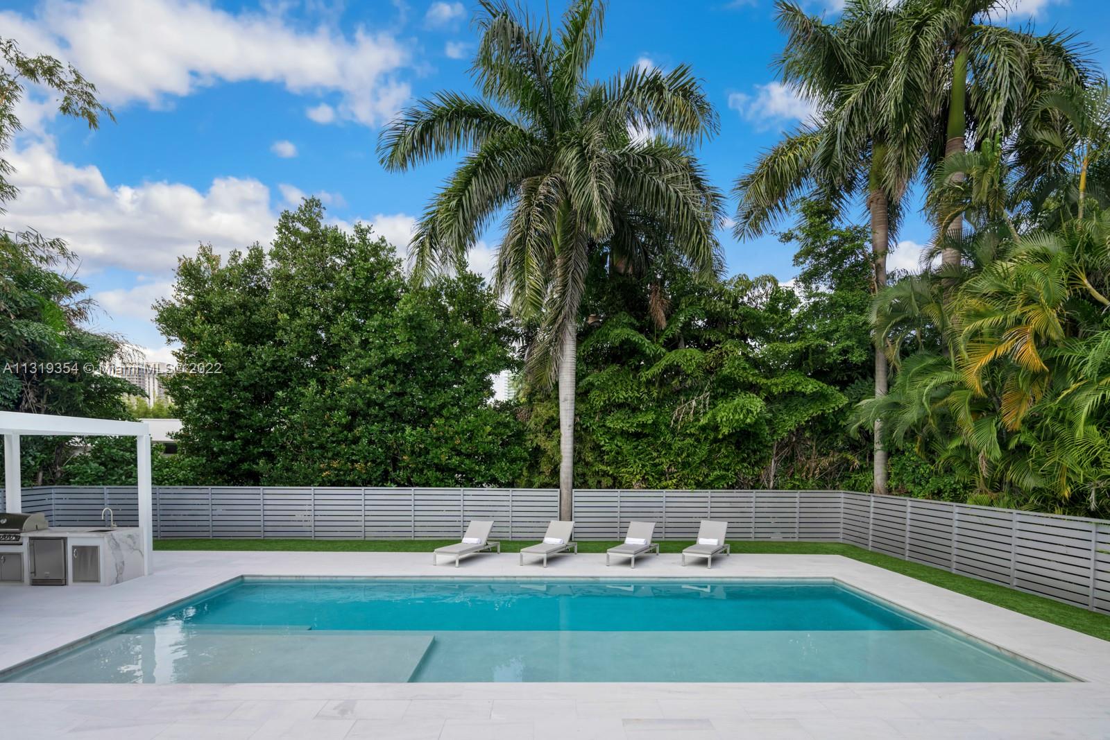 GOLDEN BEACH SEC C - Residential