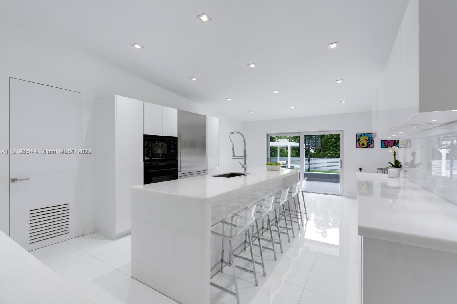 GOLDEN BEACH SEC C - Residential