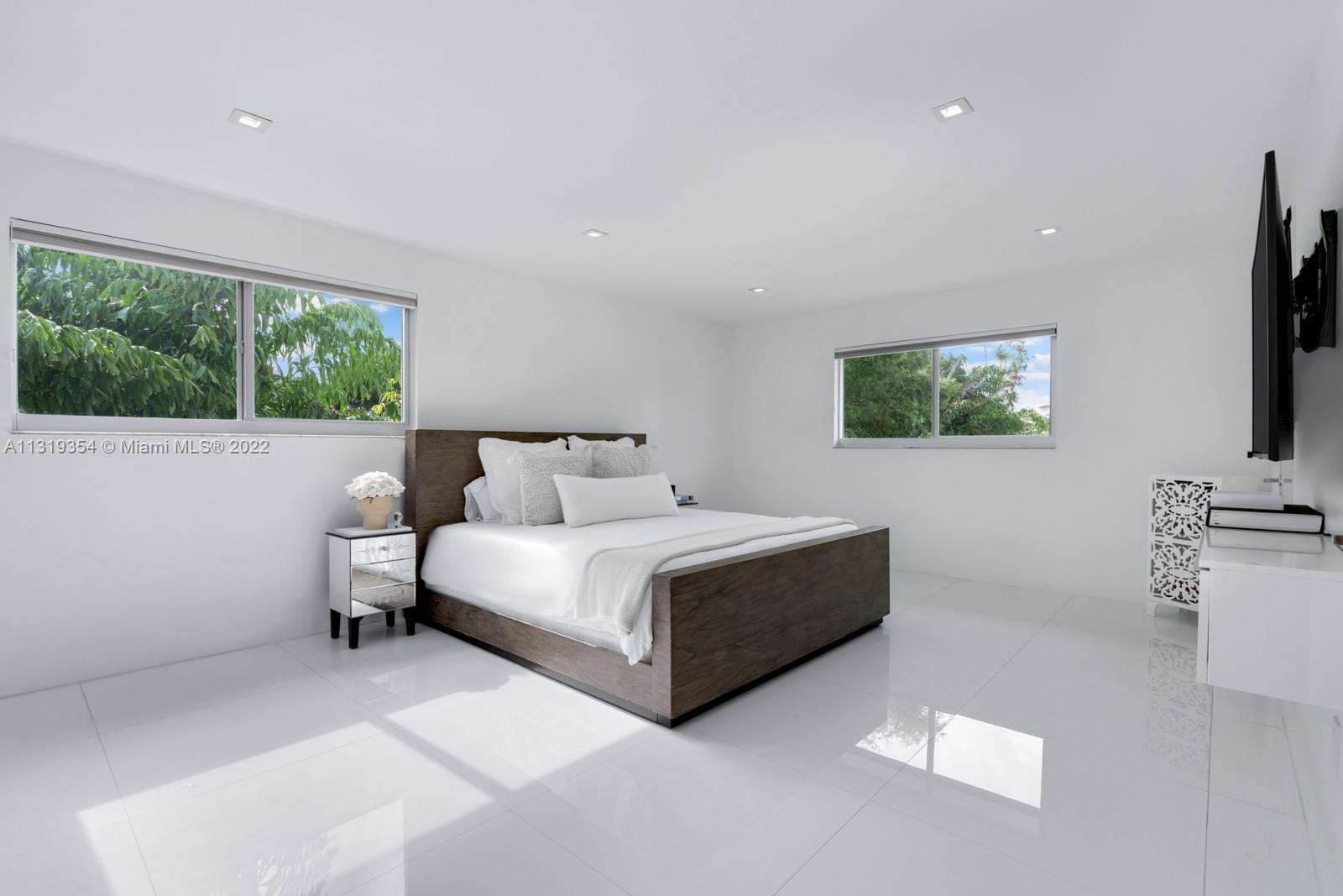 GOLDEN BEACH SEC C - Residential