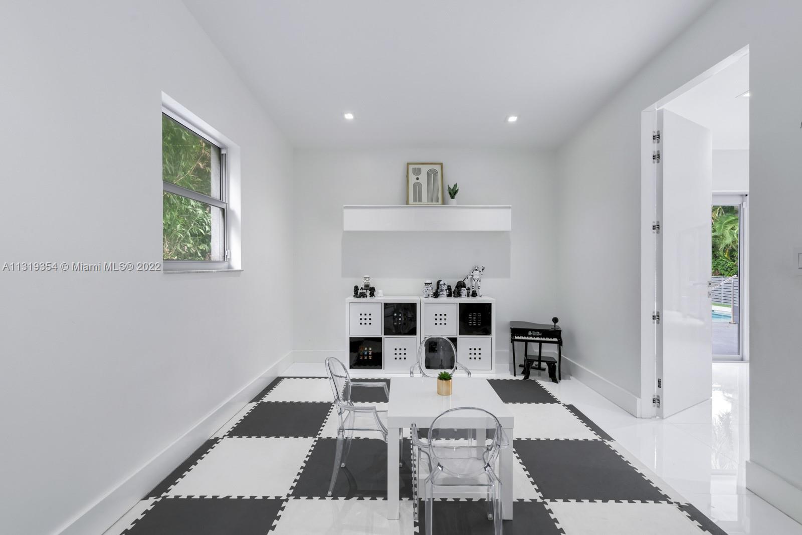 GOLDEN BEACH SEC C - Residential