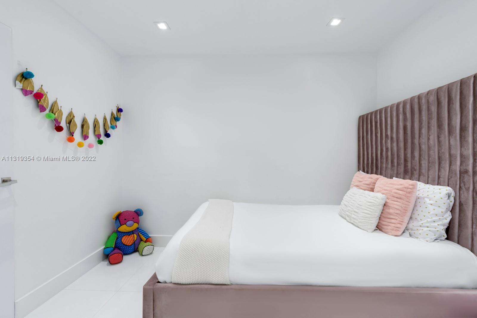 GOLDEN BEACH SEC C - Residential