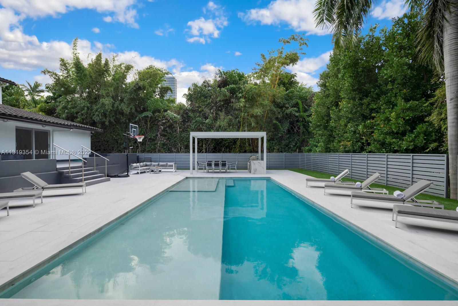 GOLDEN BEACH SEC C - Residential