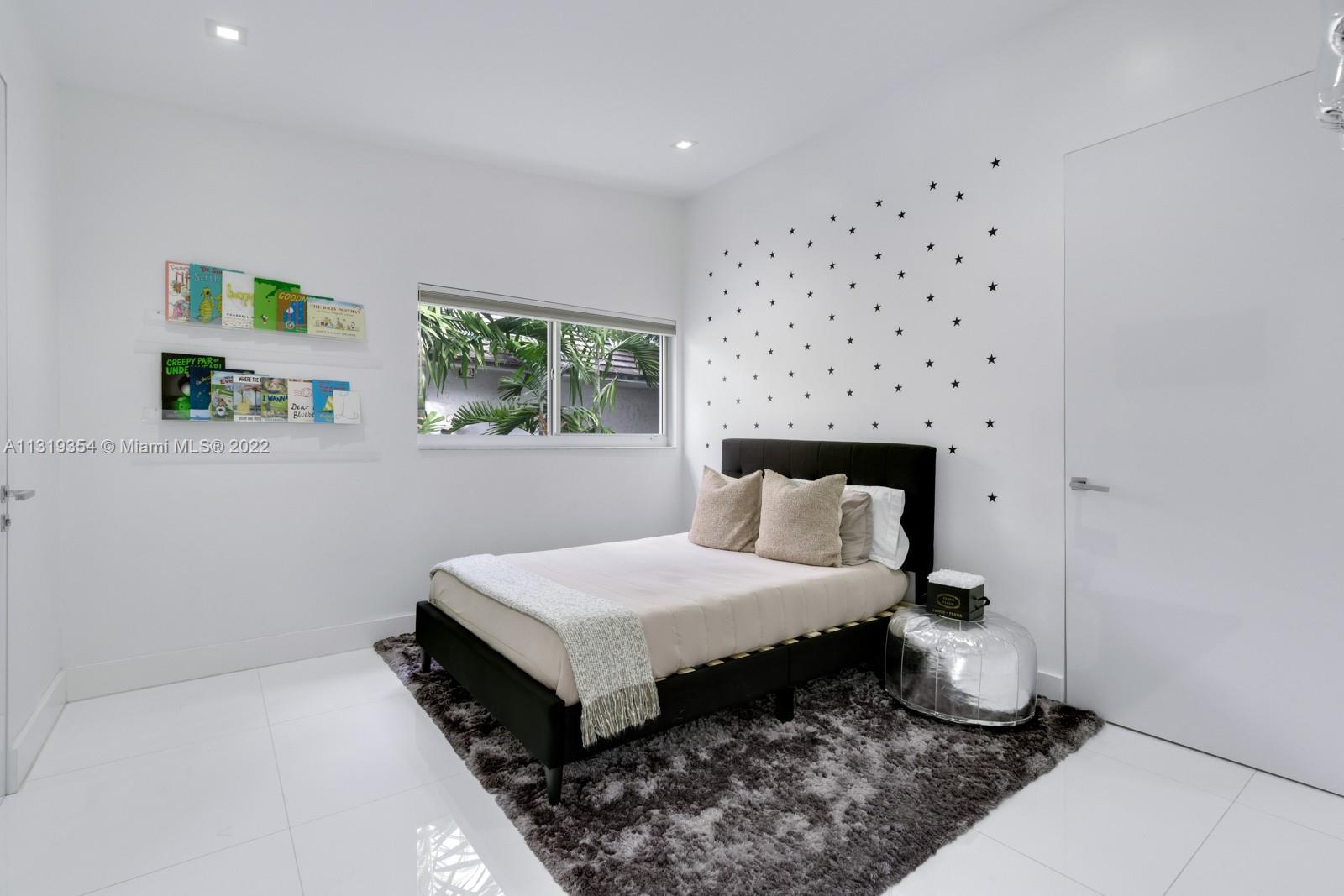 GOLDEN BEACH SEC C - Residential