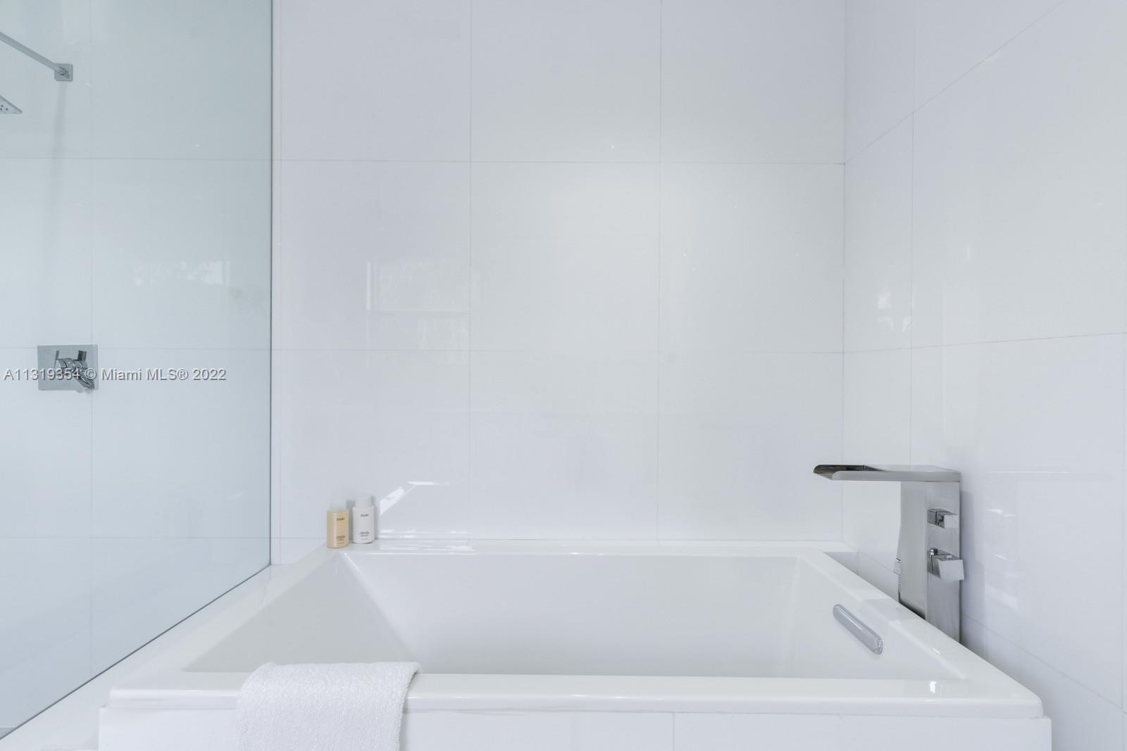 GOLDEN BEACH SEC C - Residential