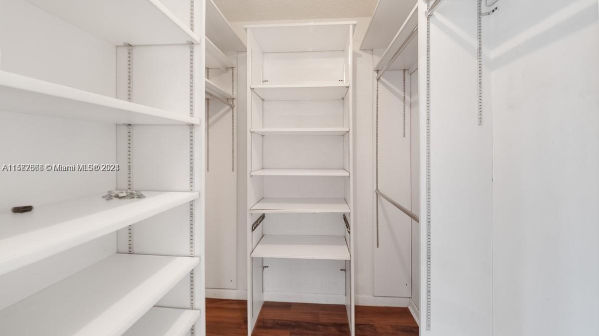 KENDALL TRAILS SUB - Residential Lease