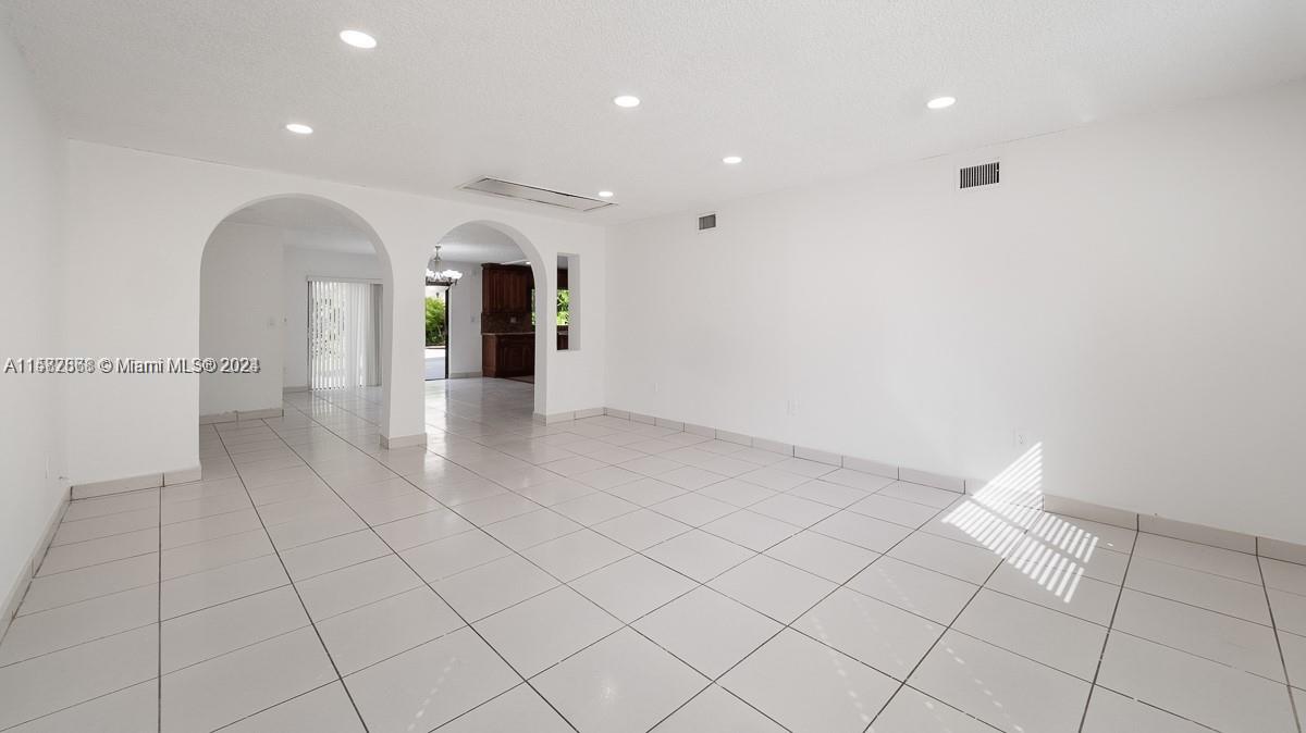 KENDALL TRAILS SUB - Residential Lease