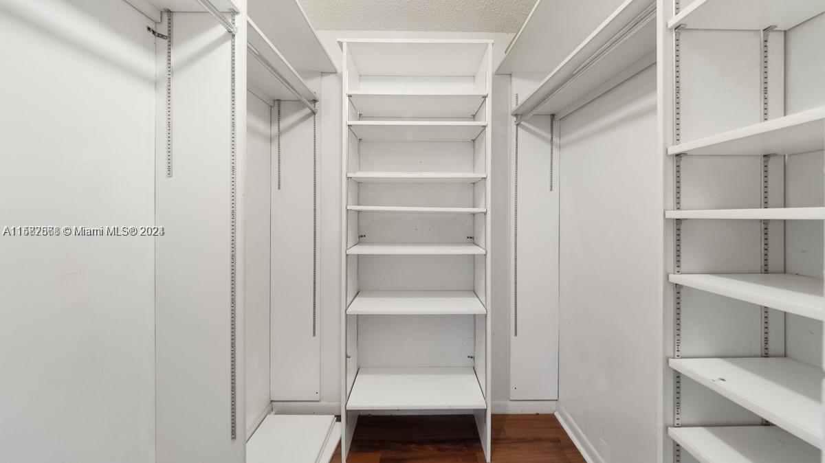 KENDALL TRAILS SUB - Residential Lease