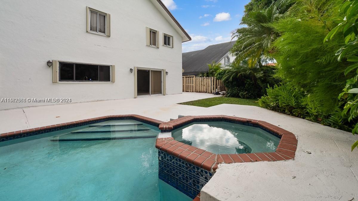 KENDALL TRAILS SUB - Residential Lease