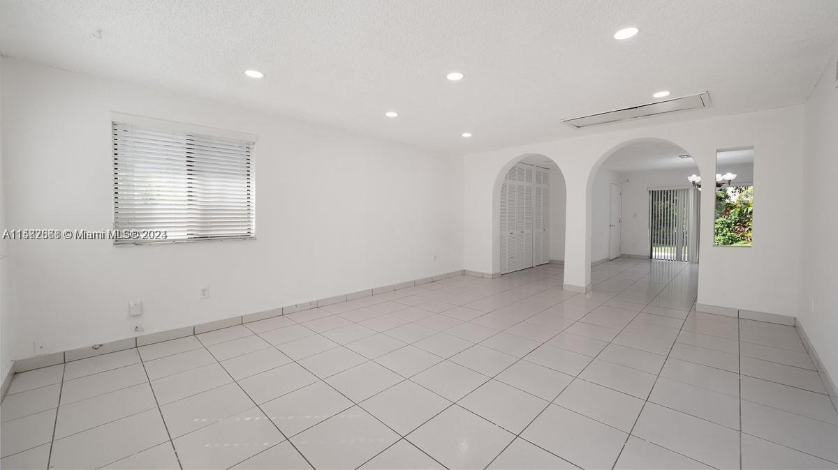 KENDALL TRAILS SUB - Residential Lease