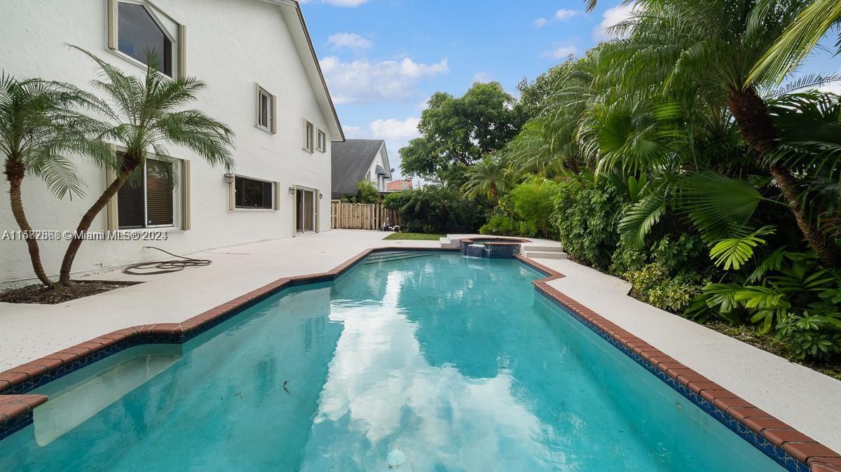 KENDALL TRAILS SUB - Residential Lease