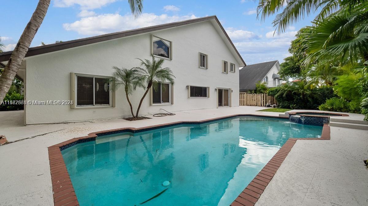 KENDALL TRAILS SUB - Residential Lease