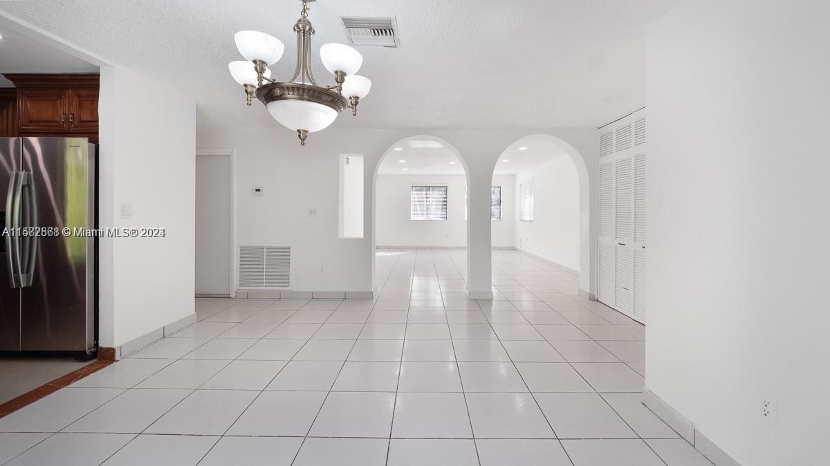 KENDALL TRAILS SUB - Residential Lease