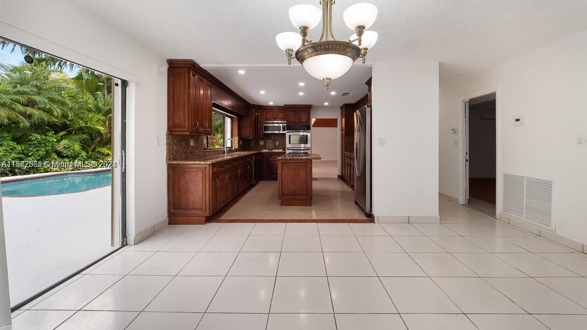 KENDALL TRAILS SUB - Residential Lease