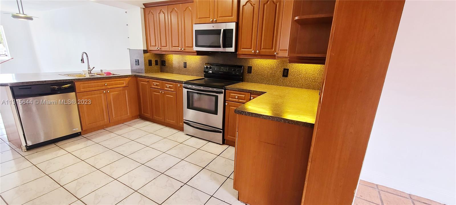 SUNNY GARDENS ESTATES I - Residential Lease